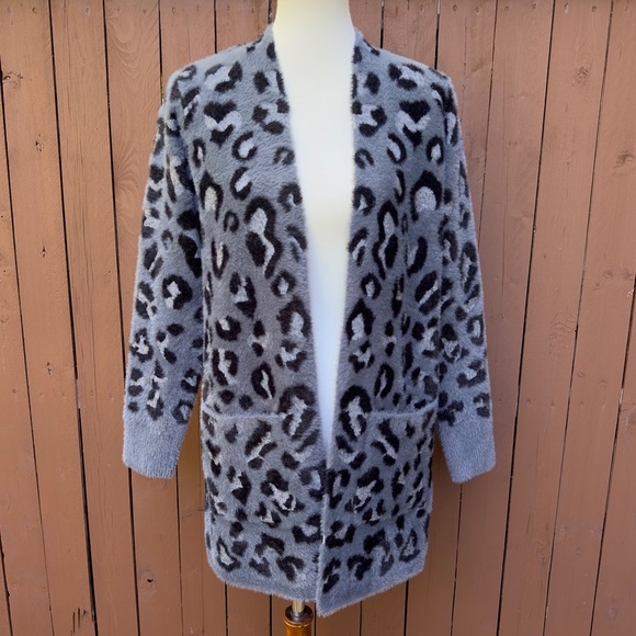 Evolution by Cyrus | NWT Size Small Slate Cheetah Fuzzy Cardi From Stitch Fix - Picture 5 of 16
